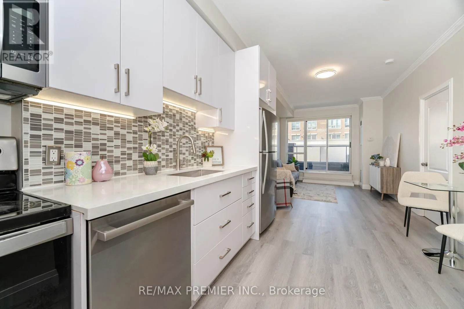 717 - 1005 KING STREET W
