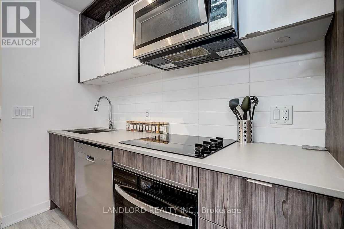 676 W - 135 LOWER SHERBOURNE STREET