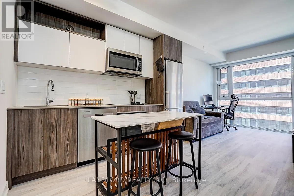 676 W - 135 LOWER SHERBOURNE STREET