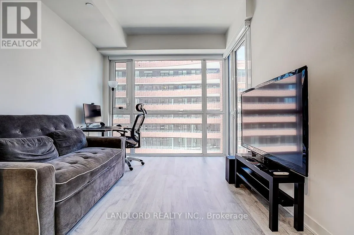 676 W - 135 LOWER SHERBOURNE STREET