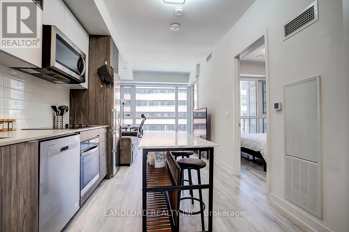 676 W - 135 LOWER SHERBOURNE STREET