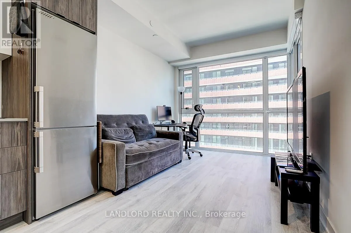 676 W - 135 LOWER SHERBOURNE STREET