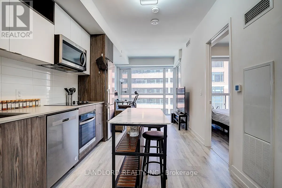 676 W - 135 LOWER SHERBOURNE STREET
