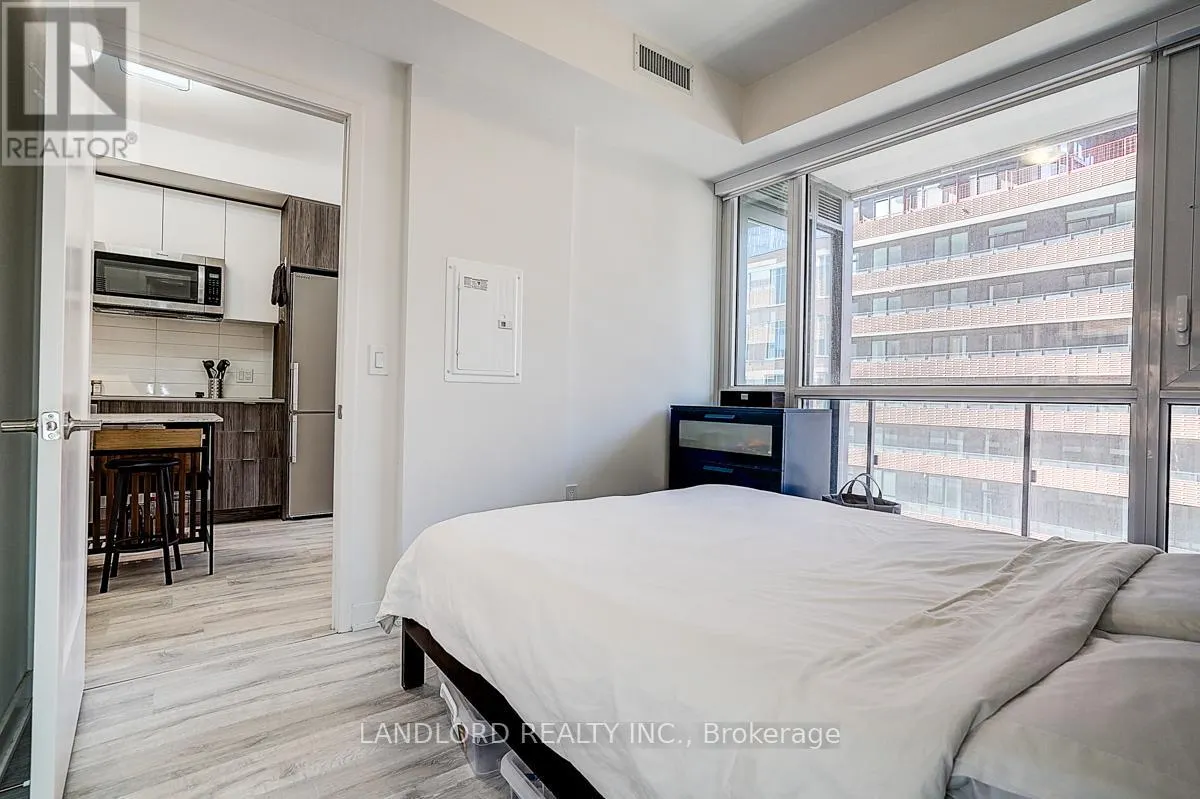 676 W - 135 LOWER SHERBOURNE STREET