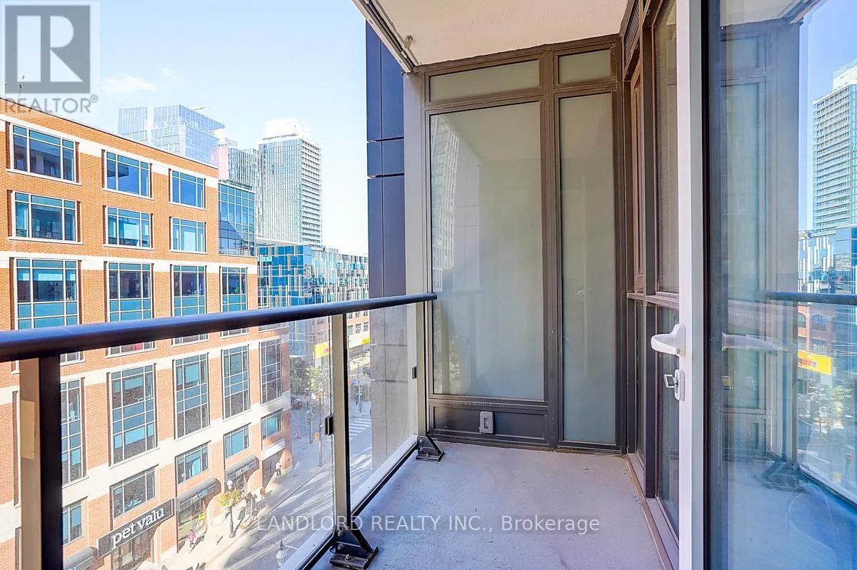 676 W - 135 LOWER SHERBOURNE STREET