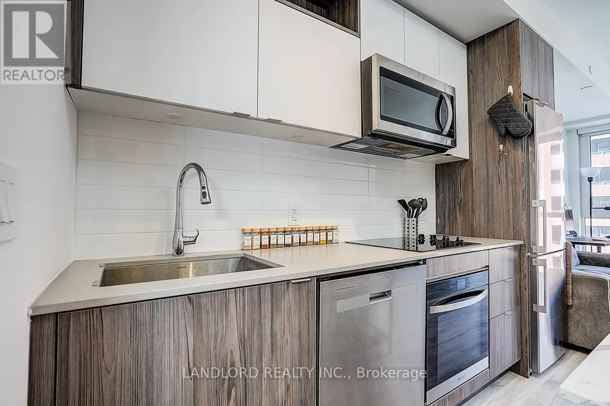 676 W - 135 LOWER SHERBOURNE STREET