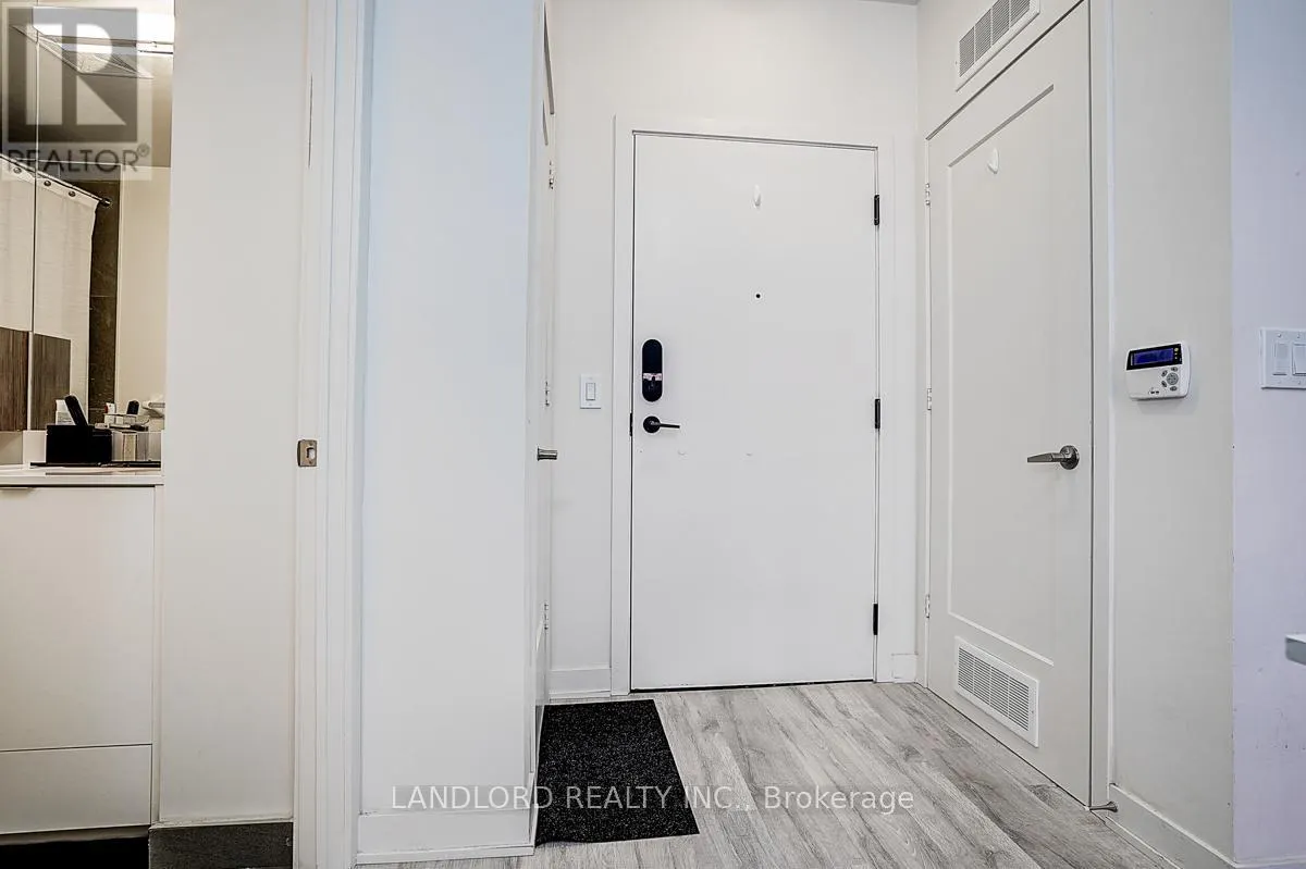 676 W - 135 LOWER SHERBOURNE STREET