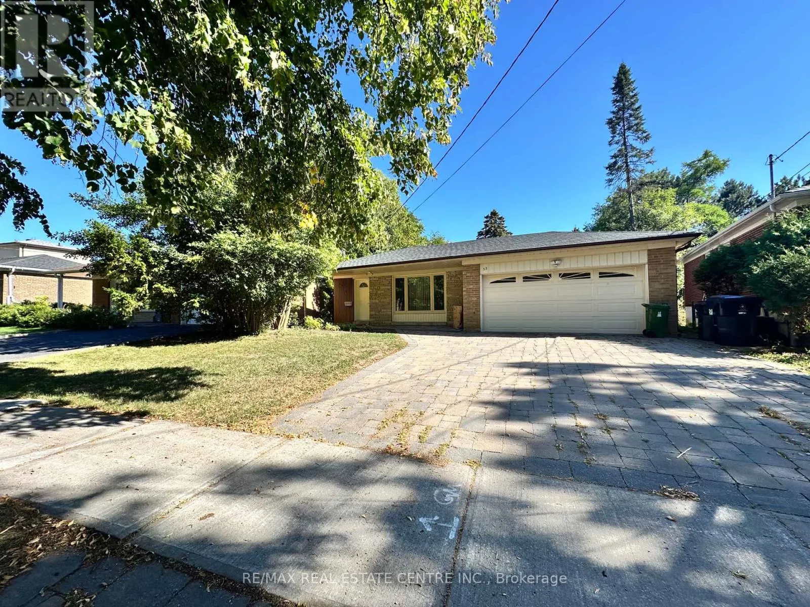 32 HOUSTON CRESCENT