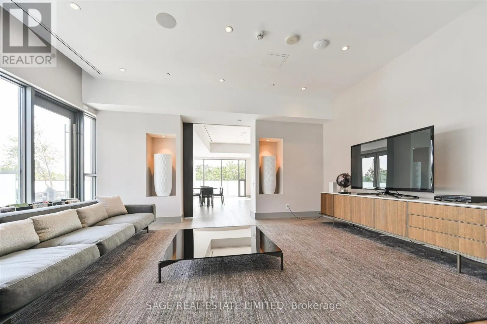 507 - 1815 YONGE STREET