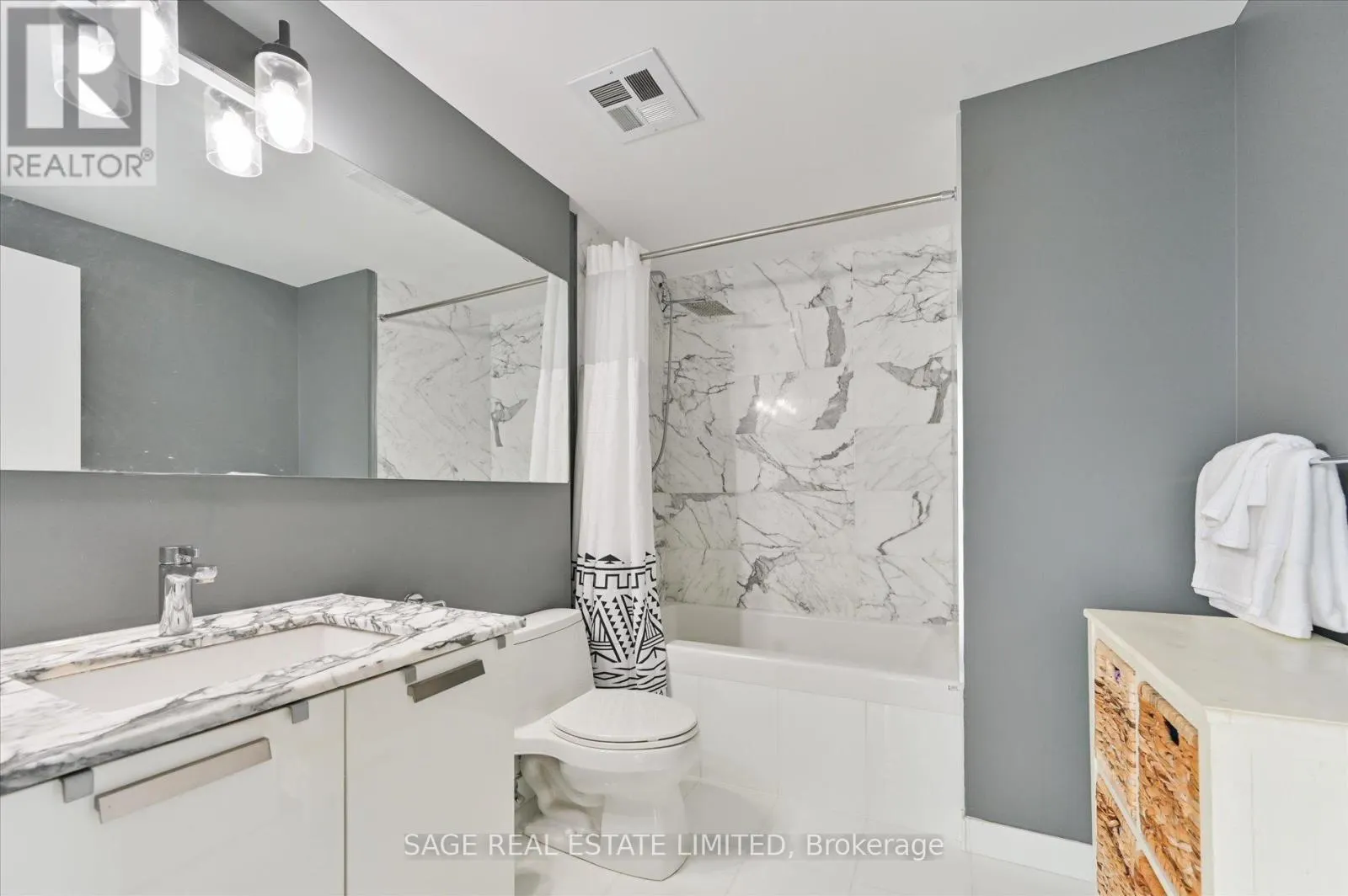 507 - 1815 YONGE STREET