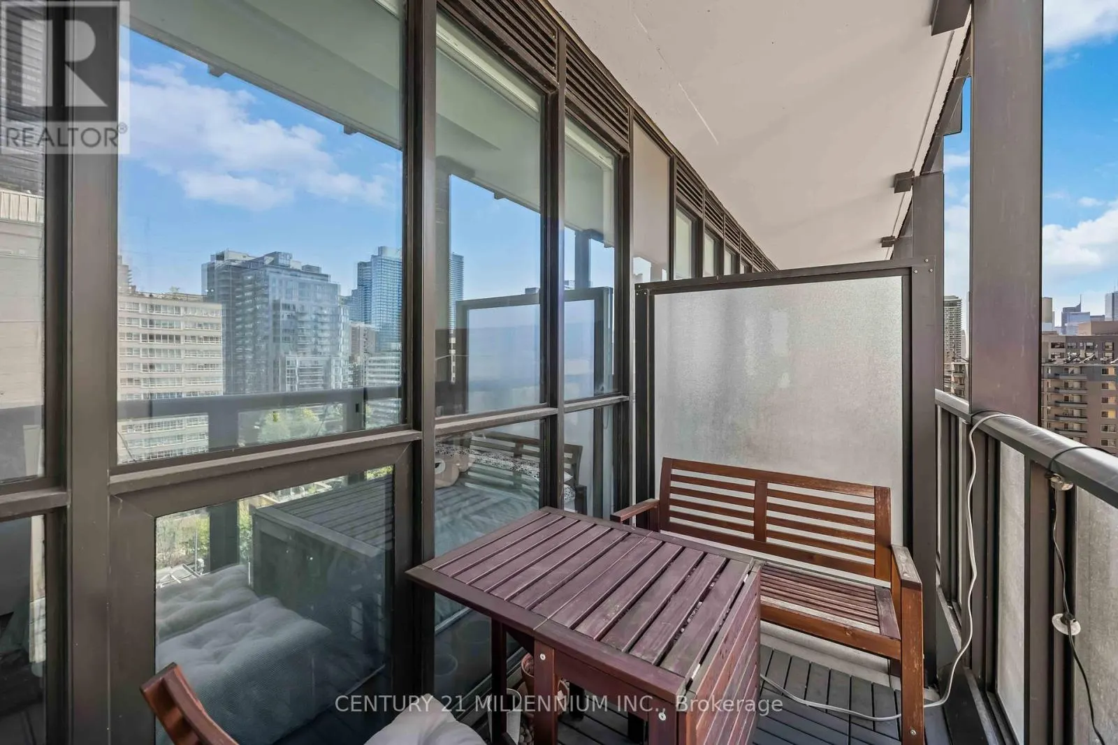 1006 - 101 CHARLES STREET E