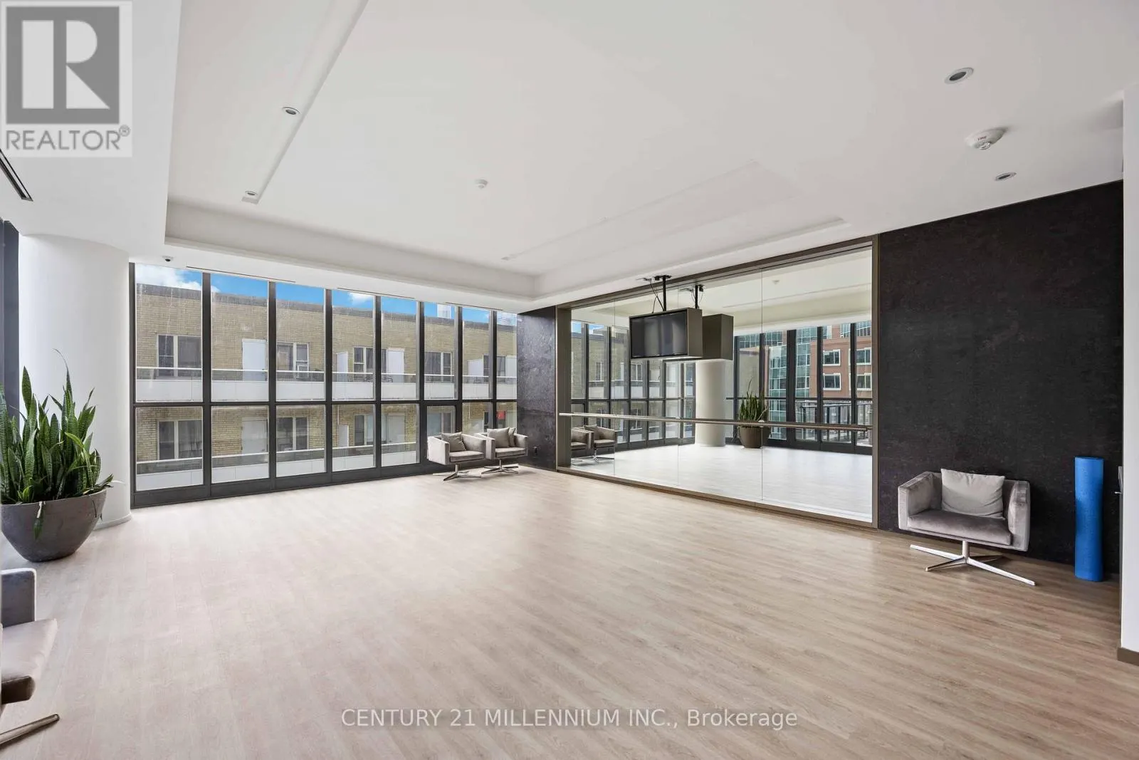 1006 - 101 CHARLES STREET E
