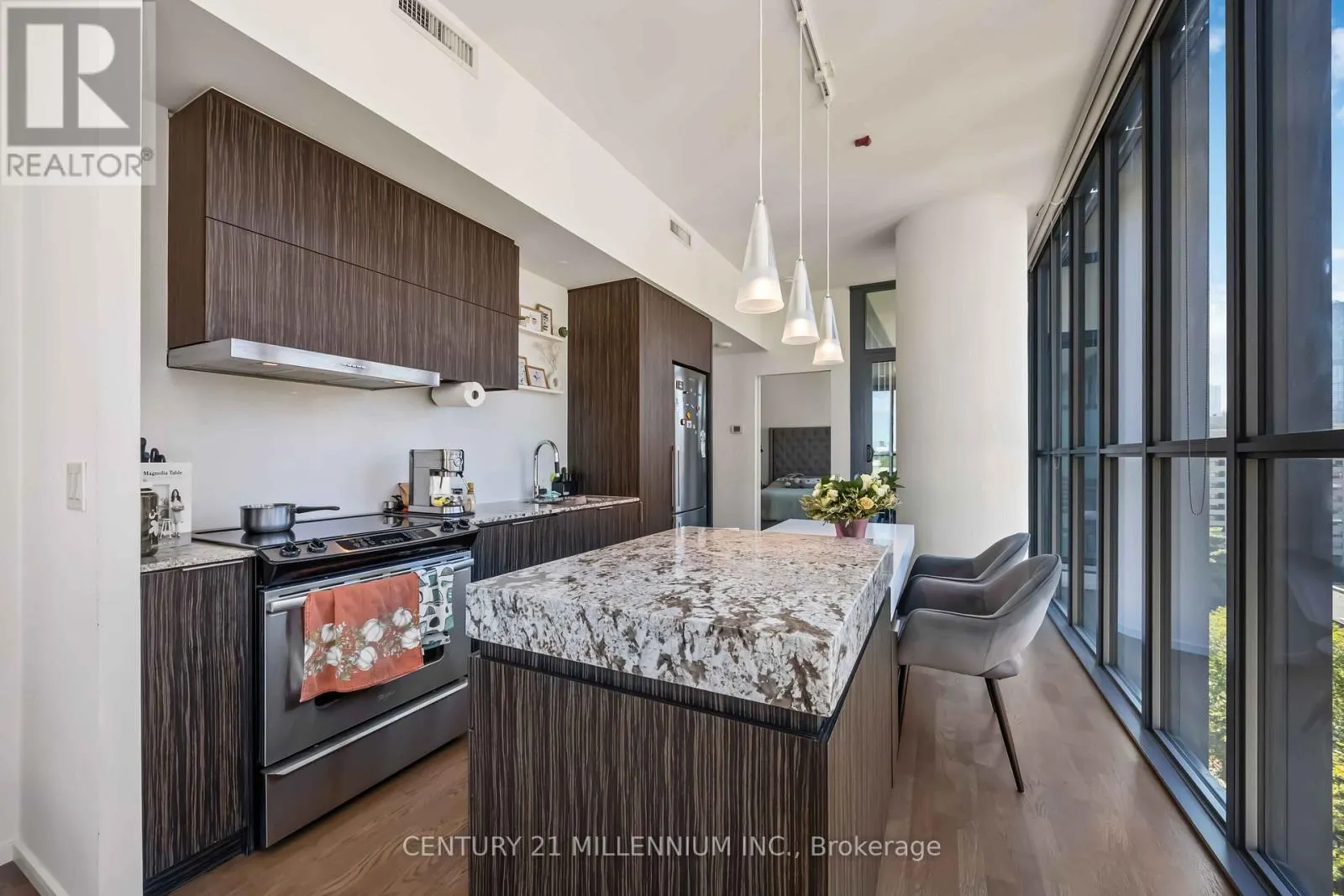 1006 - 101 CHARLES STREET E