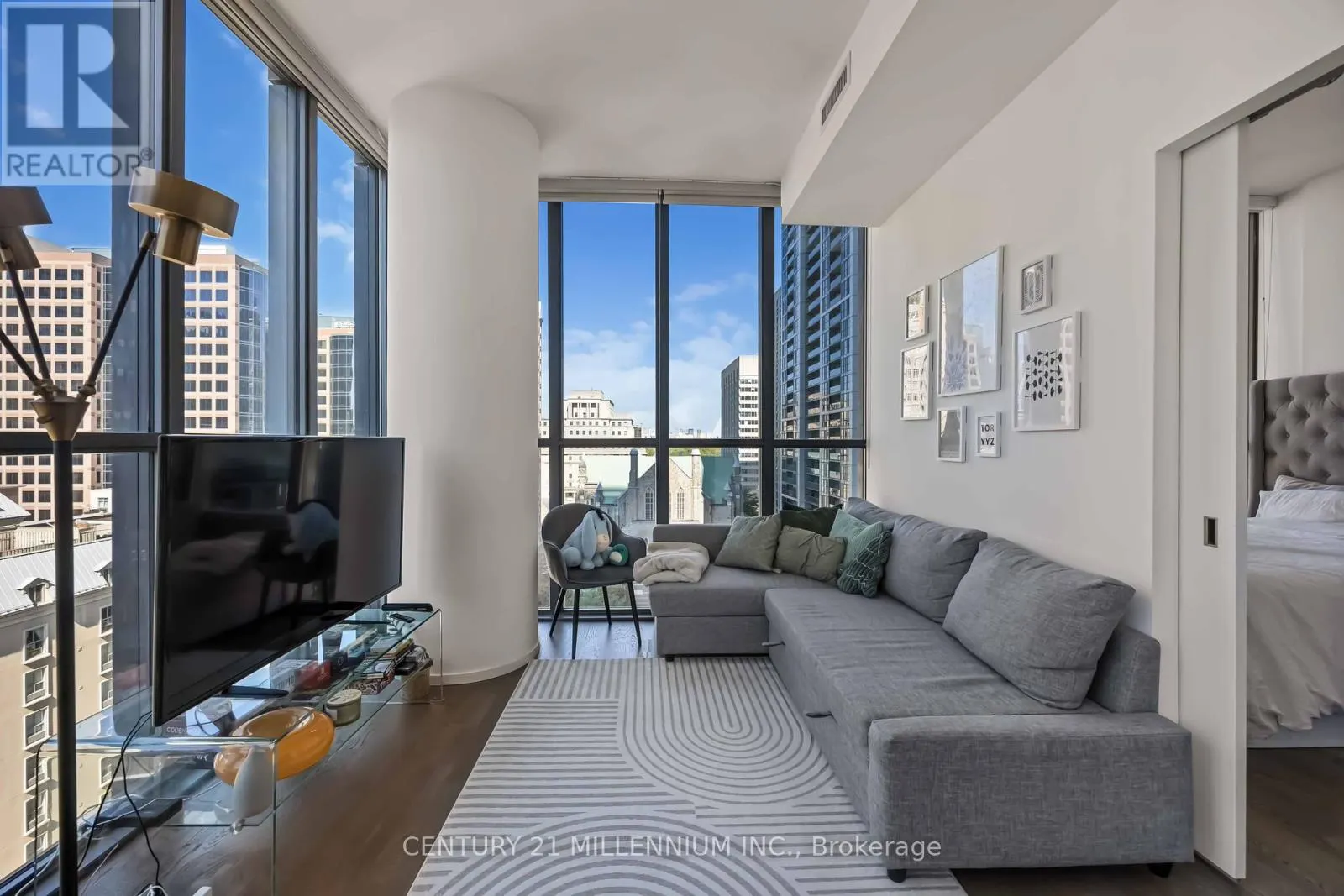 1006 - 101 CHARLES STREET E