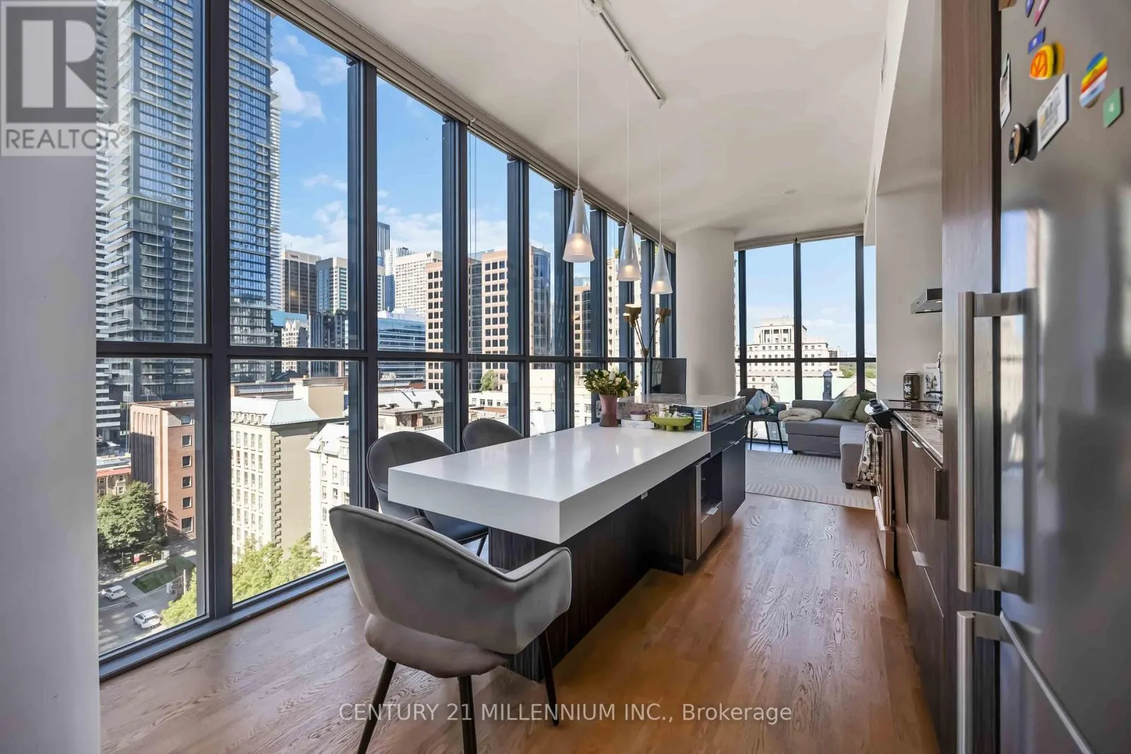 1006 - 101 CHARLES STREET E