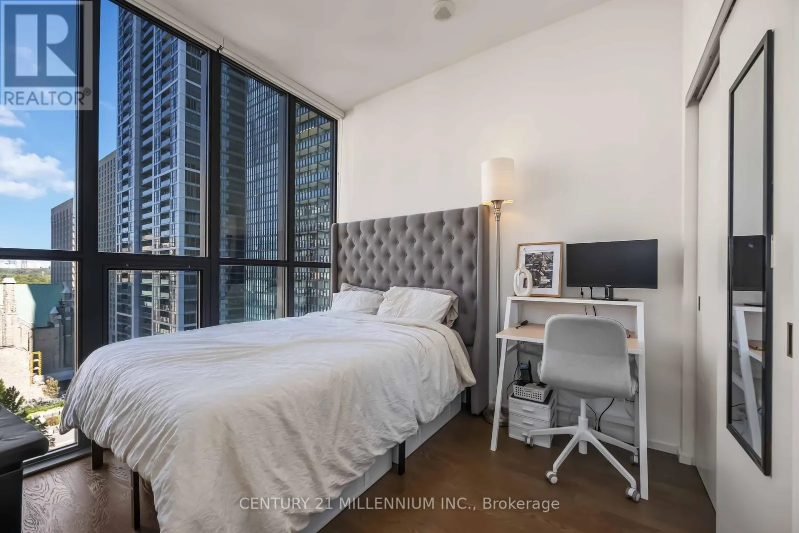 1006 - 101 CHARLES STREET E