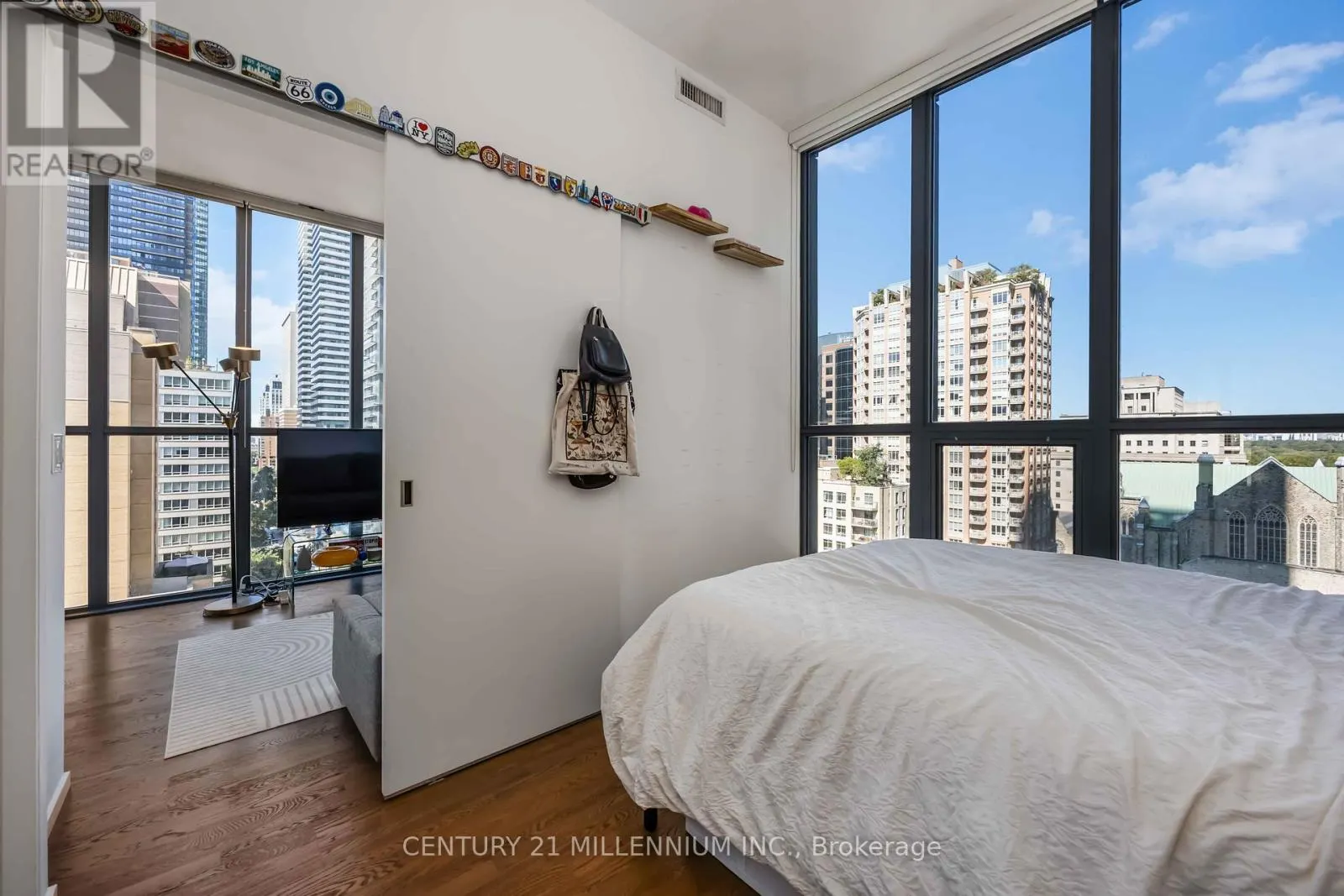 1006 - 101 CHARLES STREET E