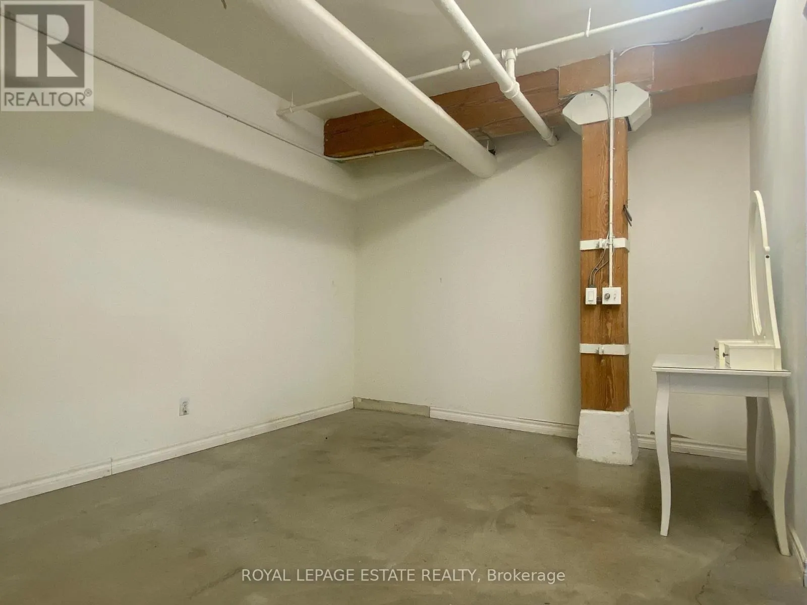 3 - 535 QUEEN STREET E