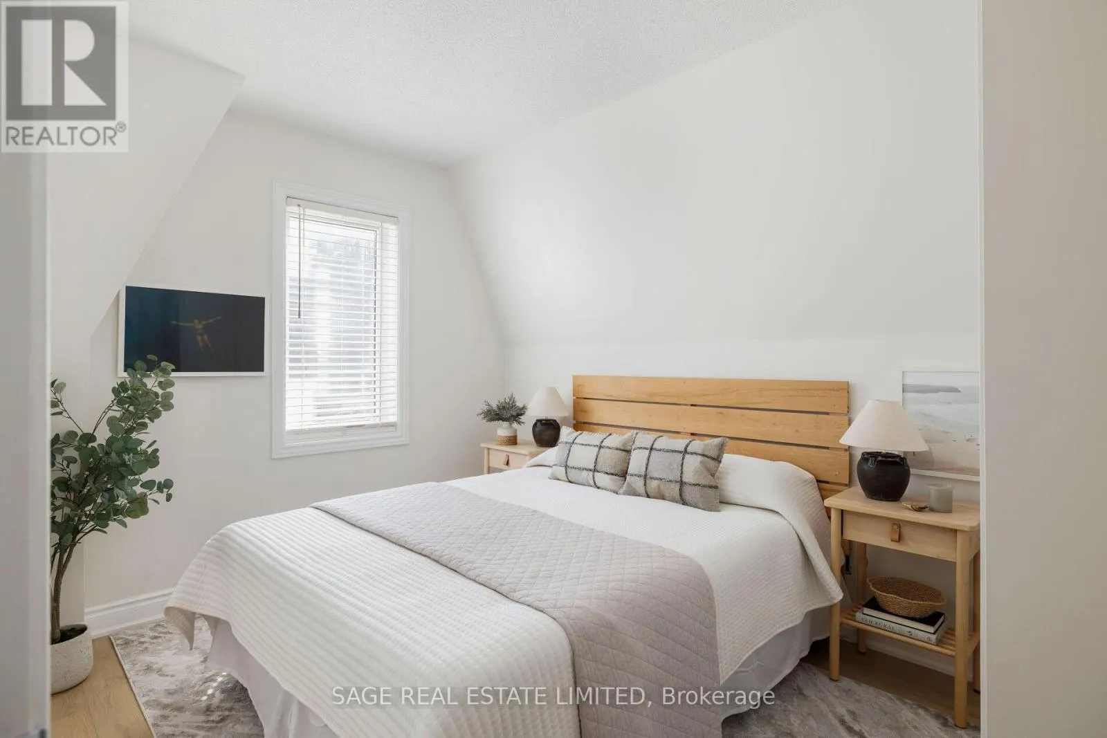 811 - 12 SUDBURY STREET