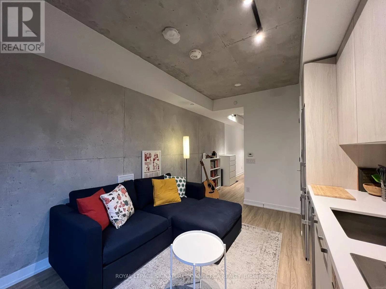 1006 - 458 RICHMOND STREET W