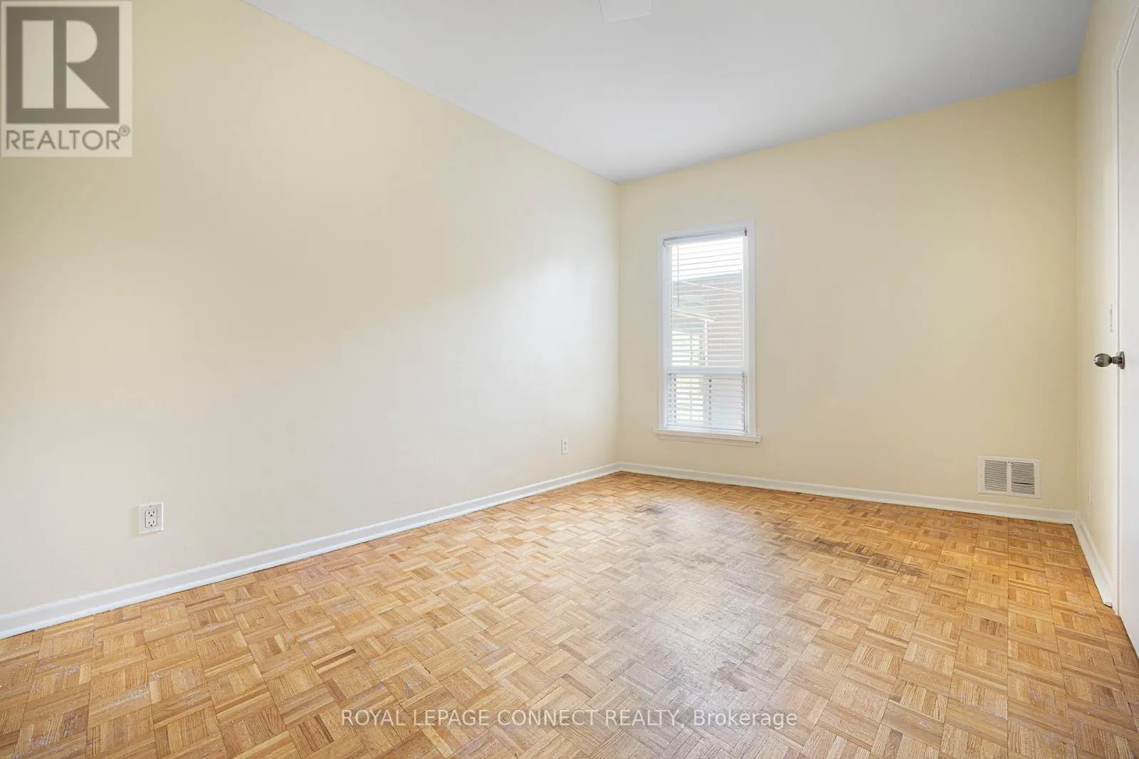 UPPER - 246 NIAGARA STREET