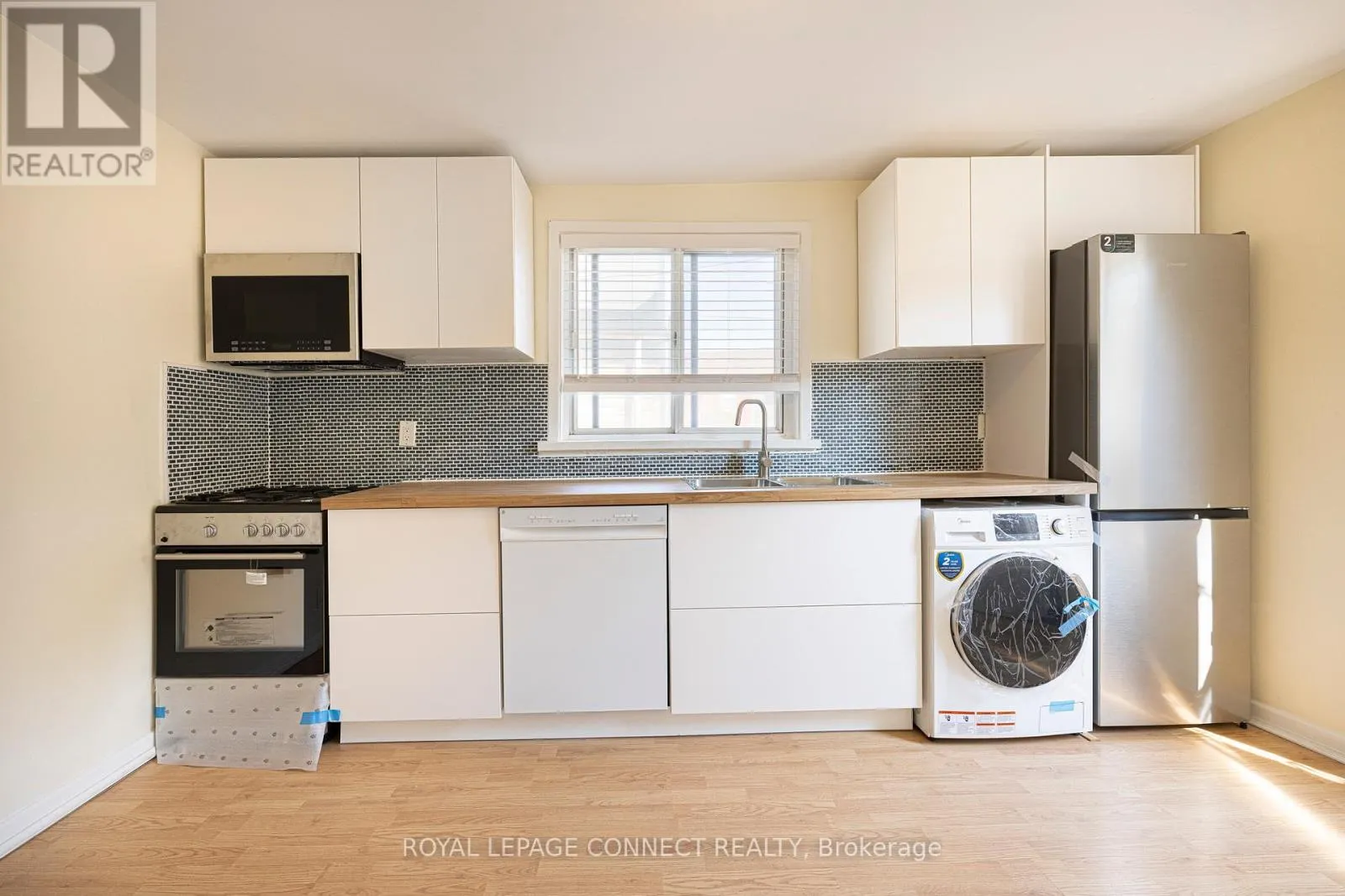 UPPER - 246 NIAGARA STREET