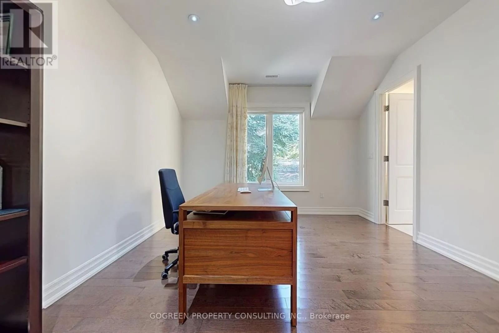 11 ELMVIEW AVENUE