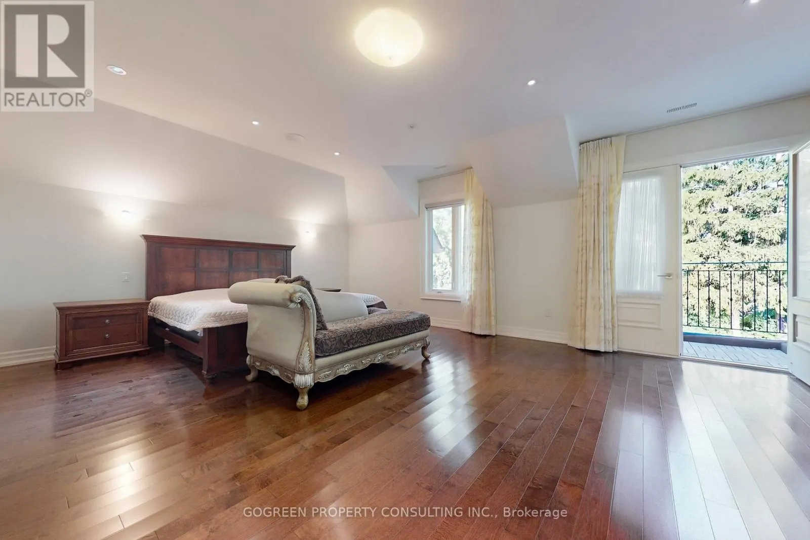 11 ELMVIEW AVENUE