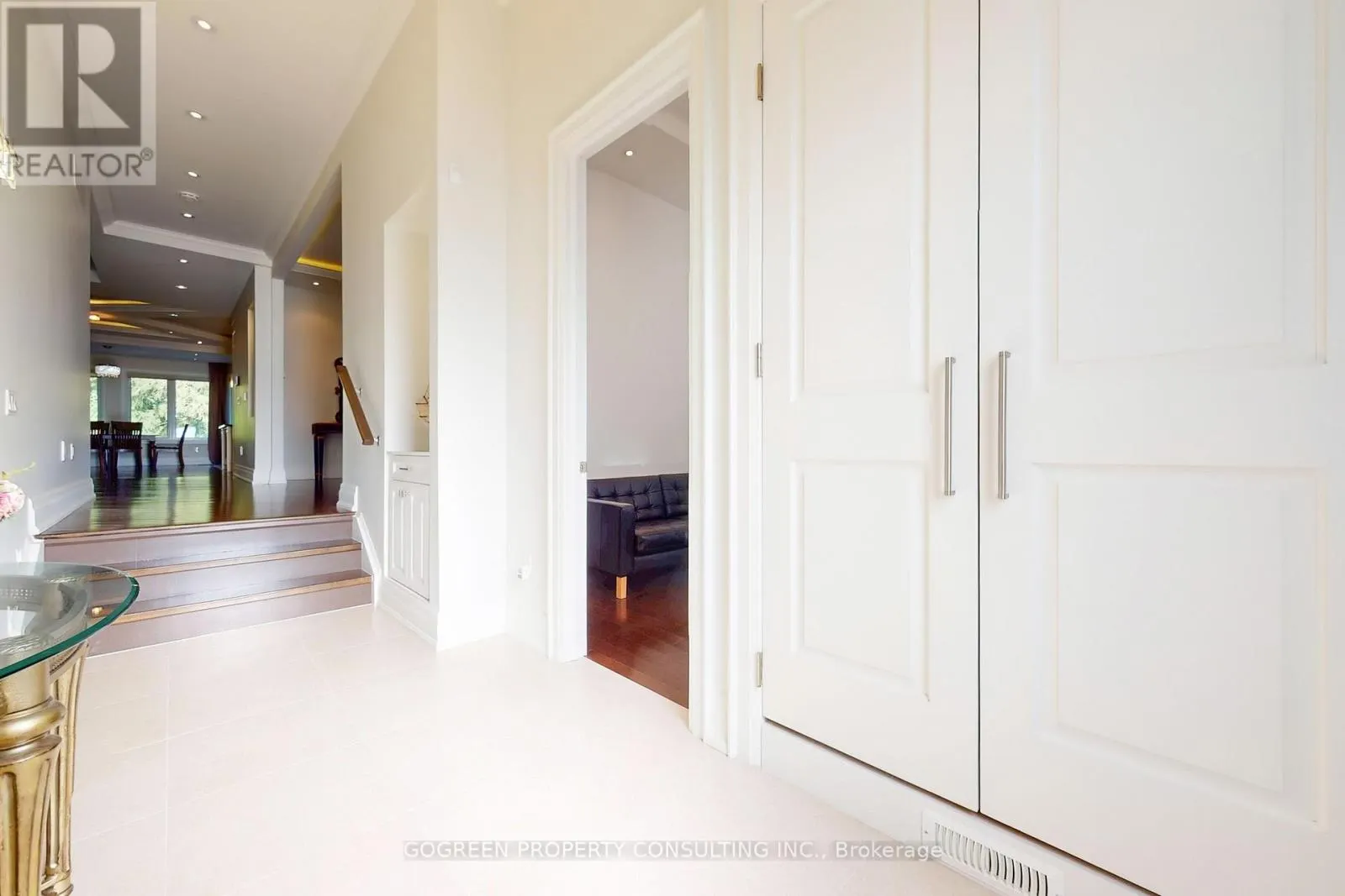 11 ELMVIEW AVENUE