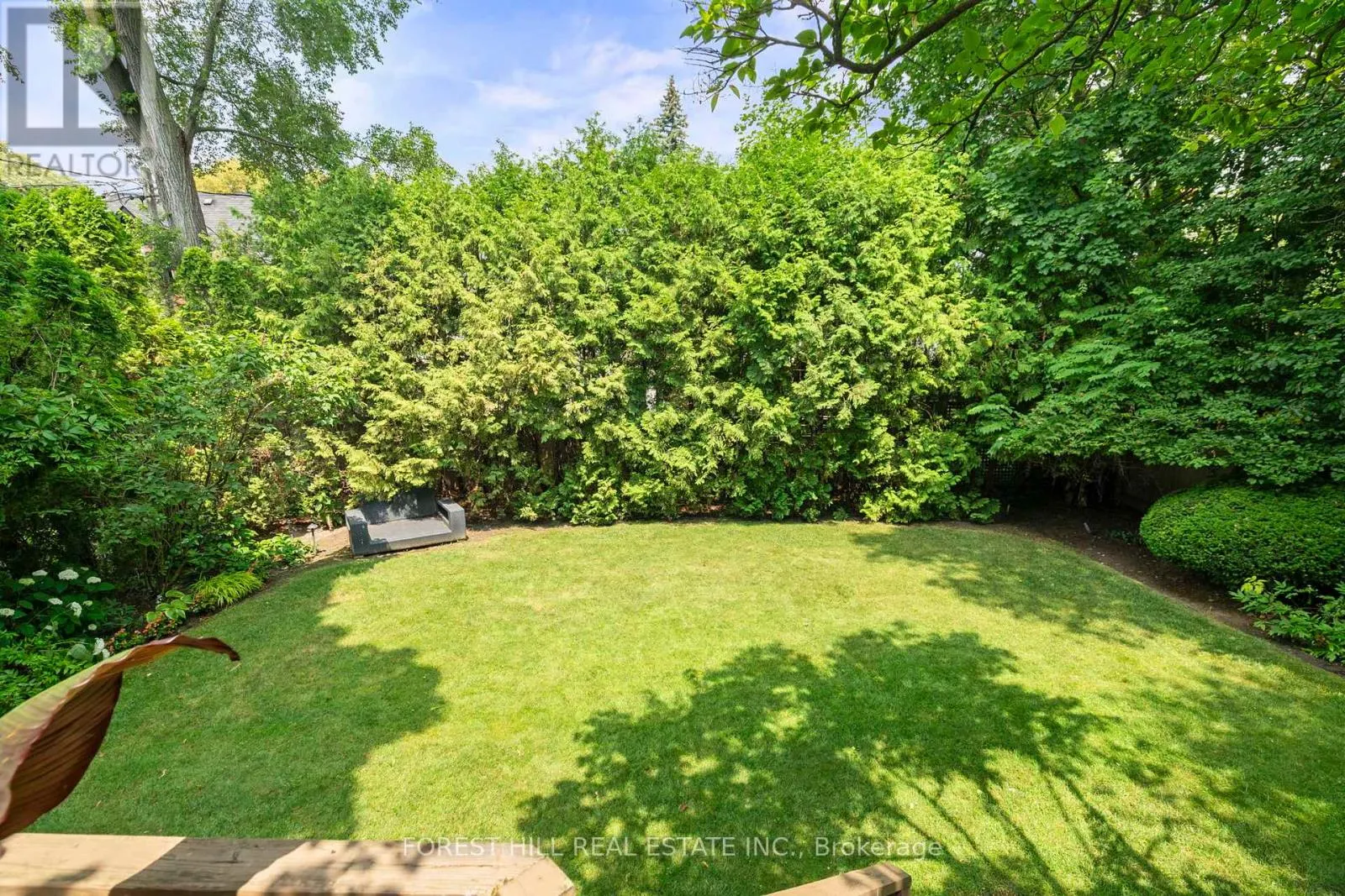 566 CASTLEFIELD AVENUE