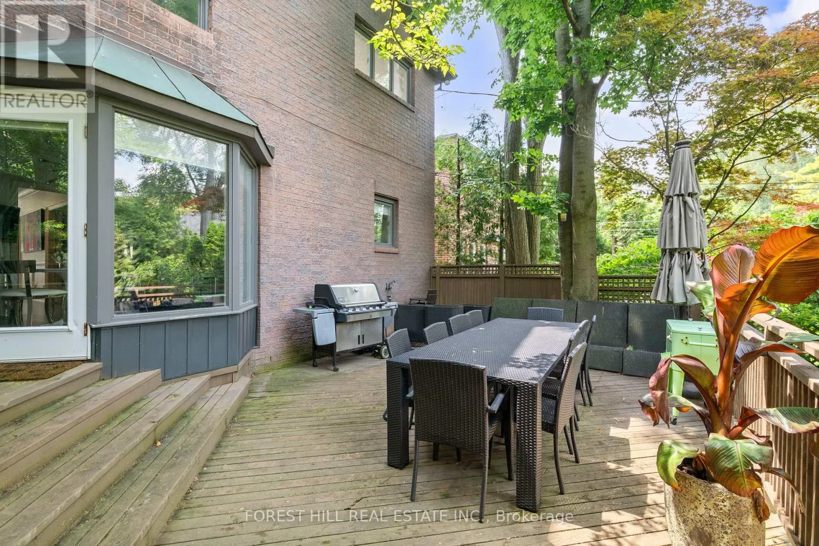 566 CASTLEFIELD AVENUE