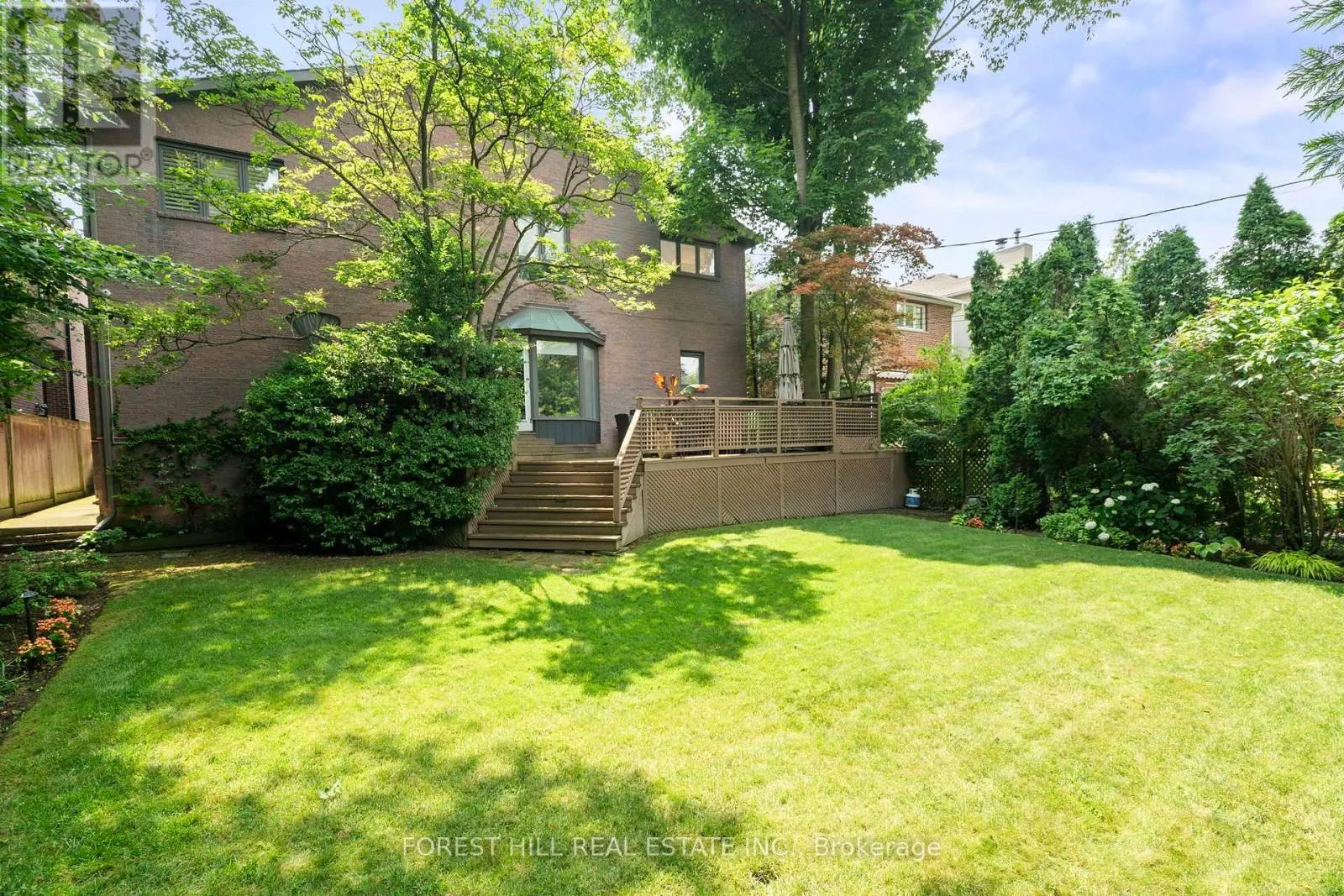 566 CASTLEFIELD AVENUE