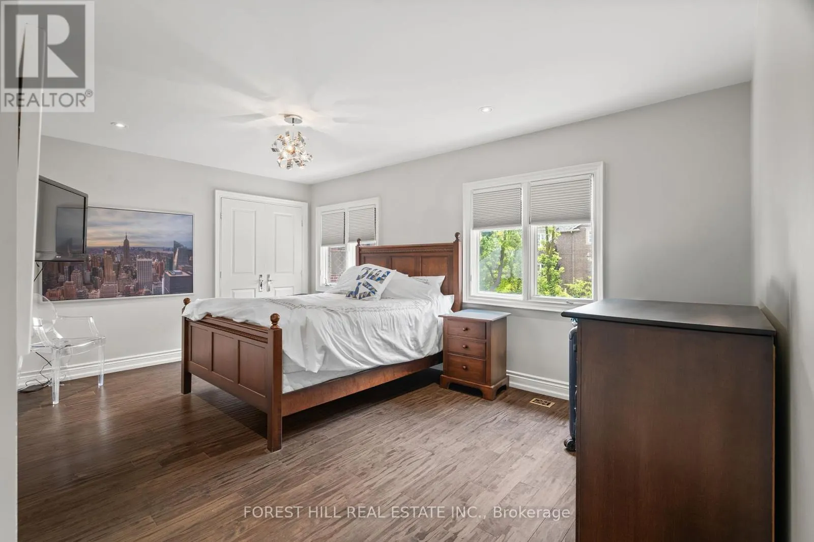 566 CASTLEFIELD AVENUE