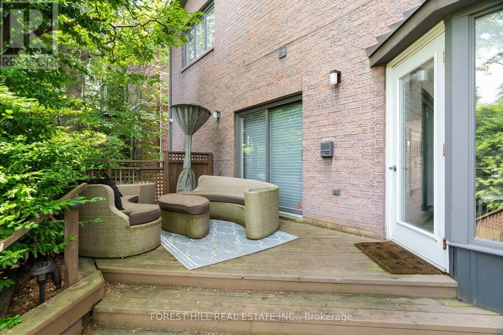 566 CASTLEFIELD AVENUE