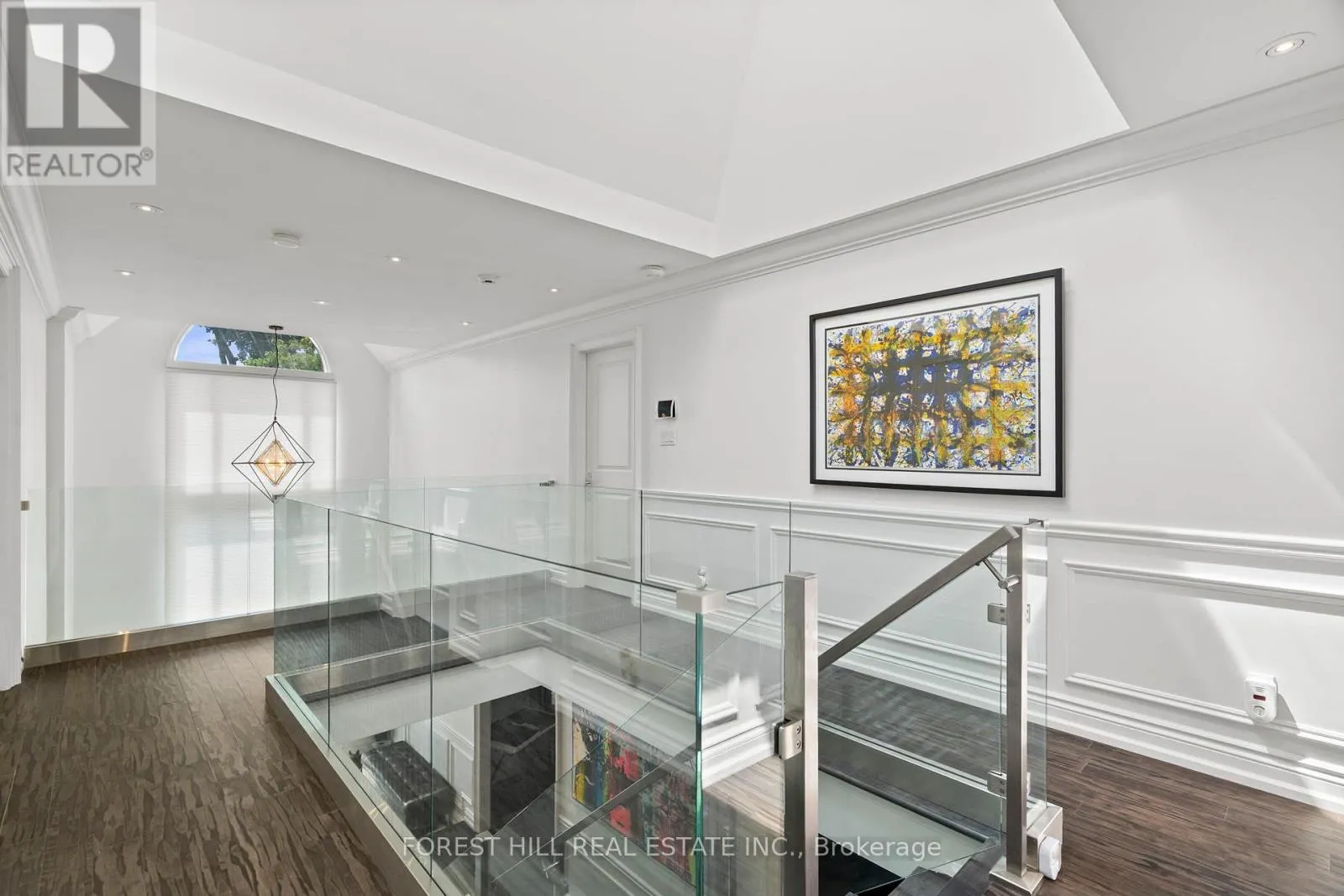 566 CASTLEFIELD AVENUE