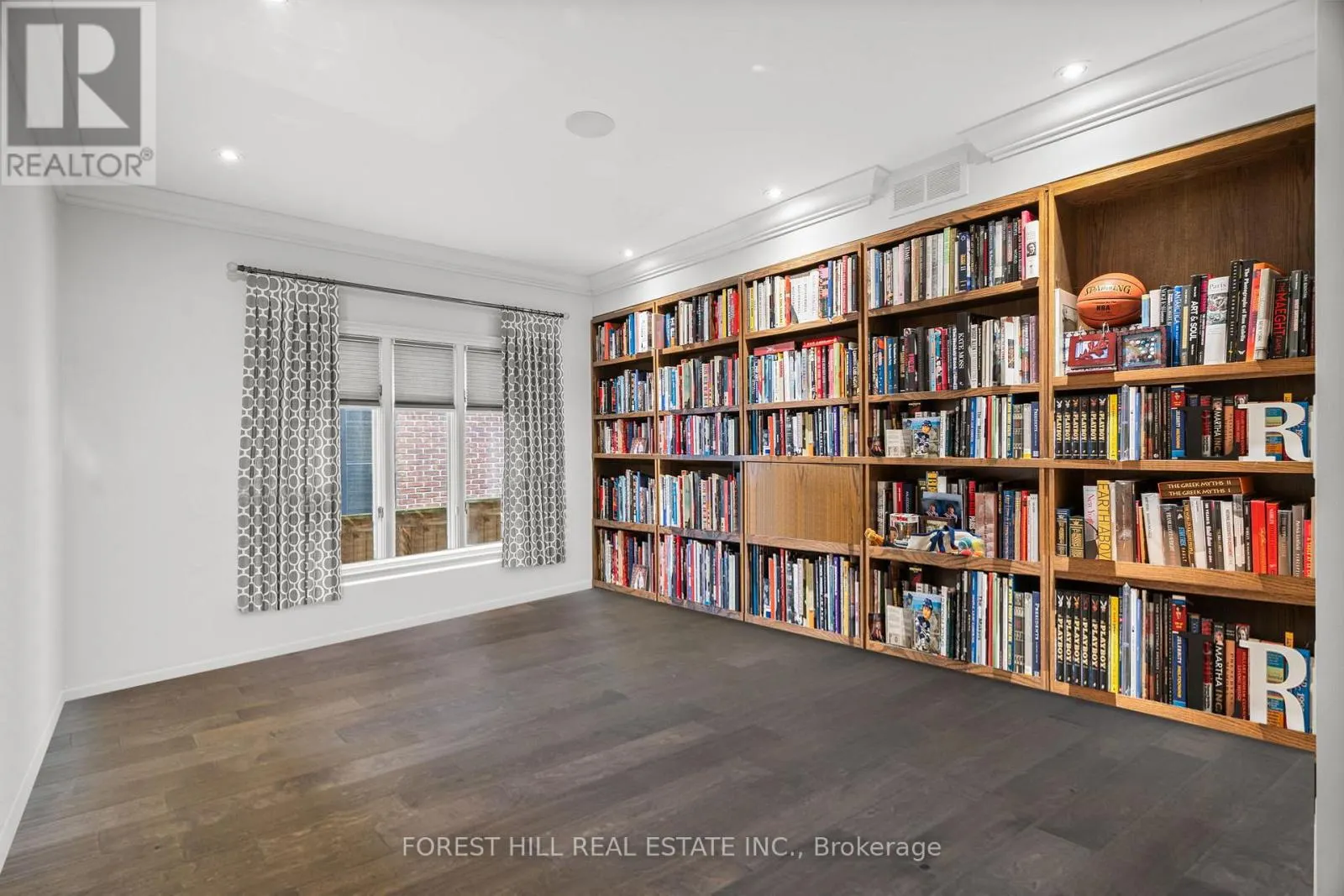 566 CASTLEFIELD AVENUE