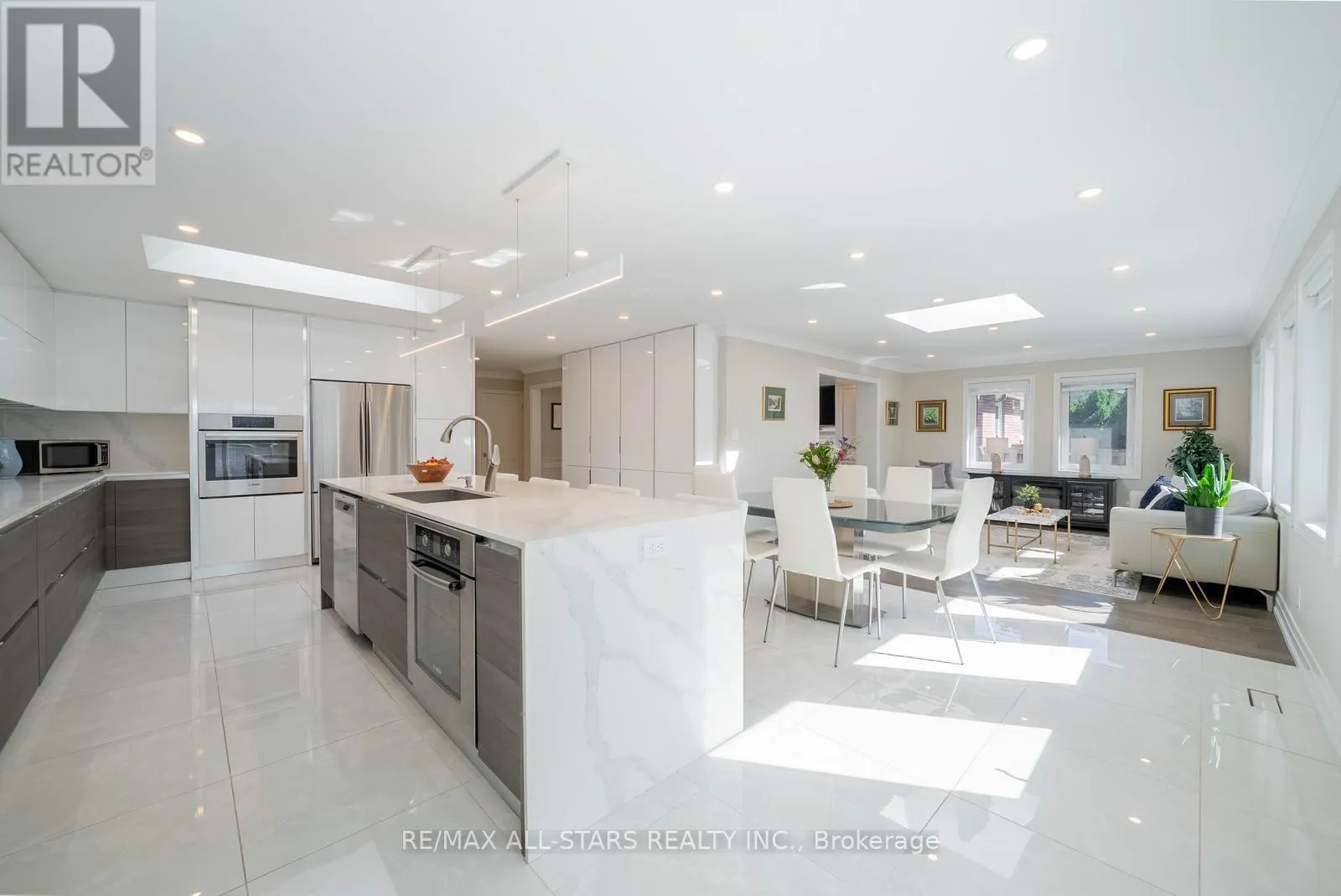 28 COBBLESTONE DRIVE