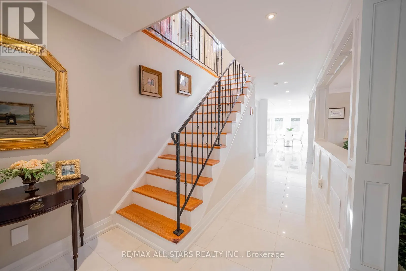 28 COBBLESTONE DRIVE