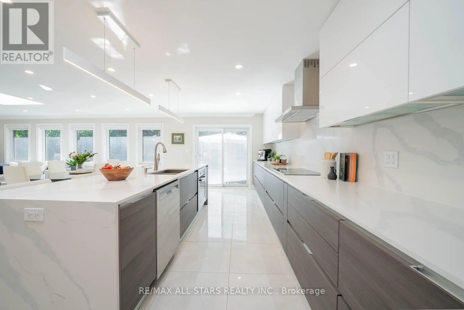 28 COBBLESTONE DRIVE