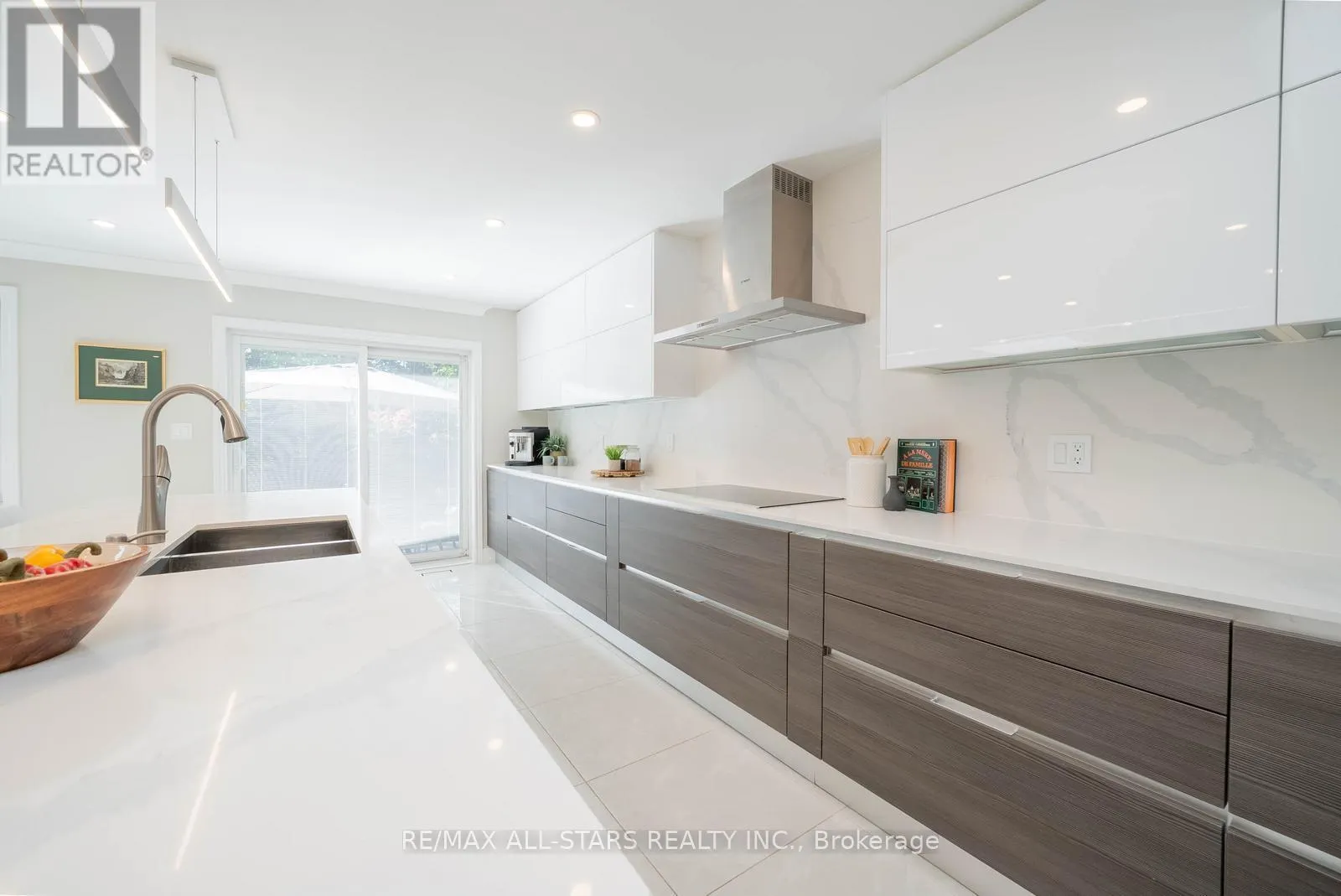 28 COBBLESTONE DRIVE
