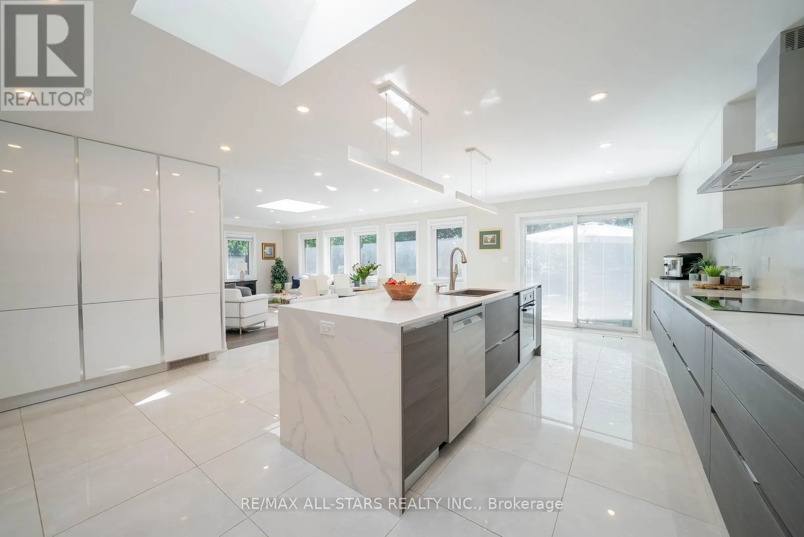 28 COBBLESTONE DRIVE