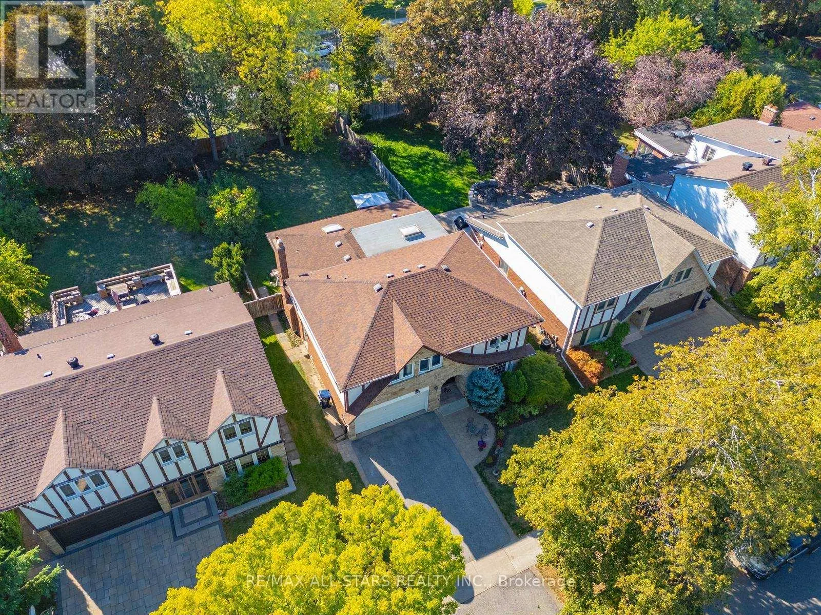 28 COBBLESTONE DRIVE