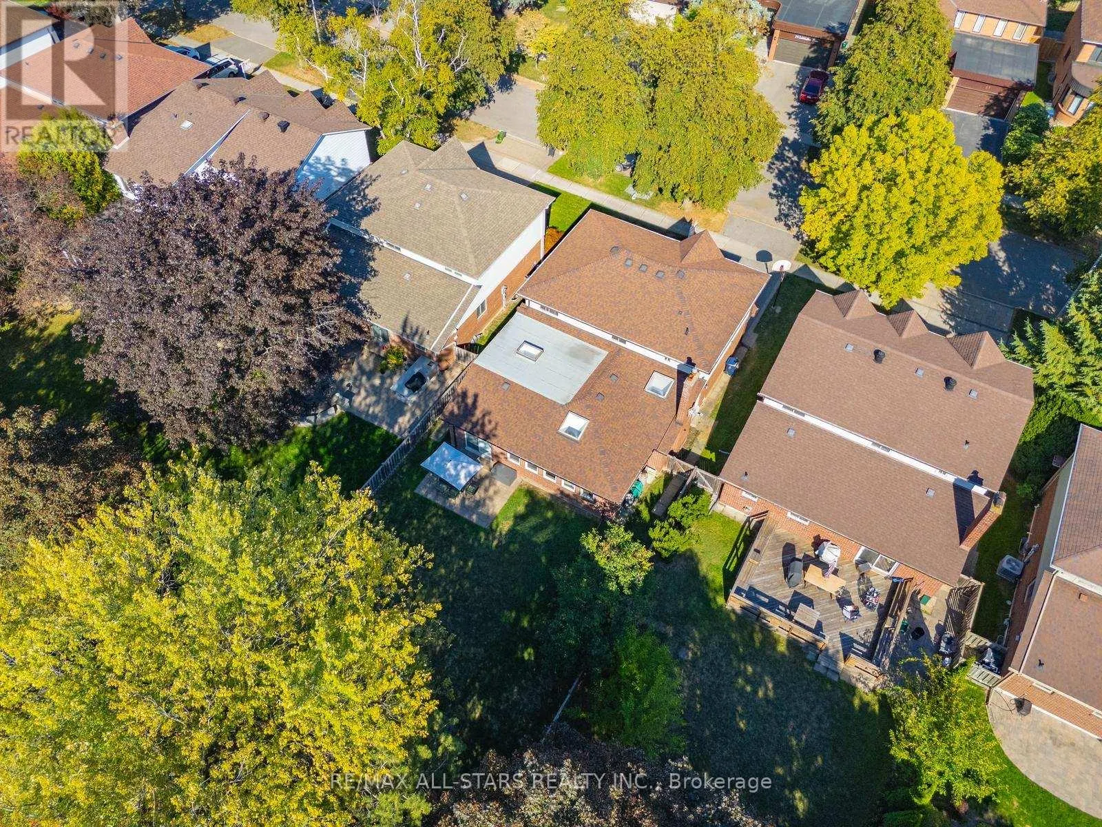28 COBBLESTONE DRIVE