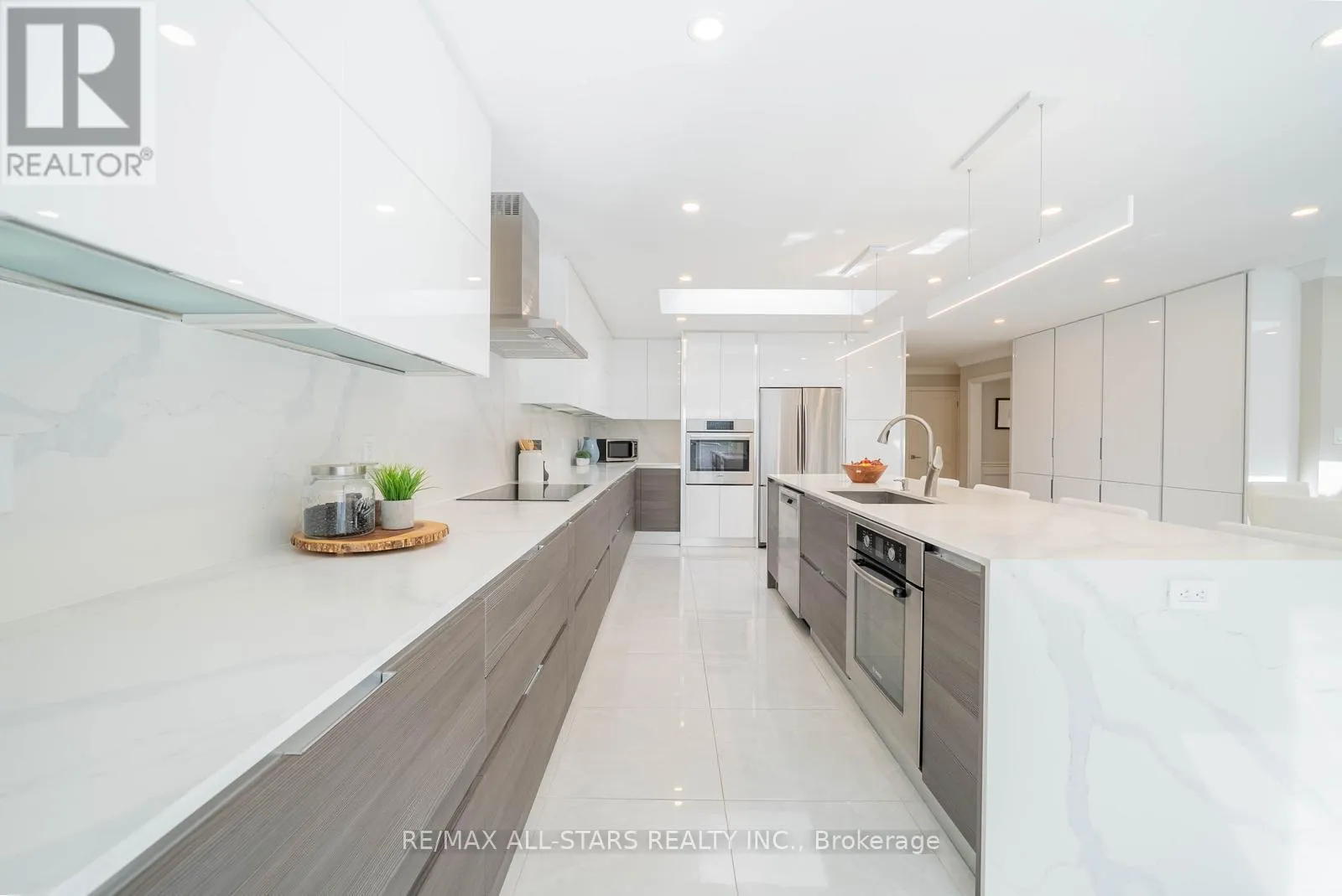 28 COBBLESTONE DRIVE