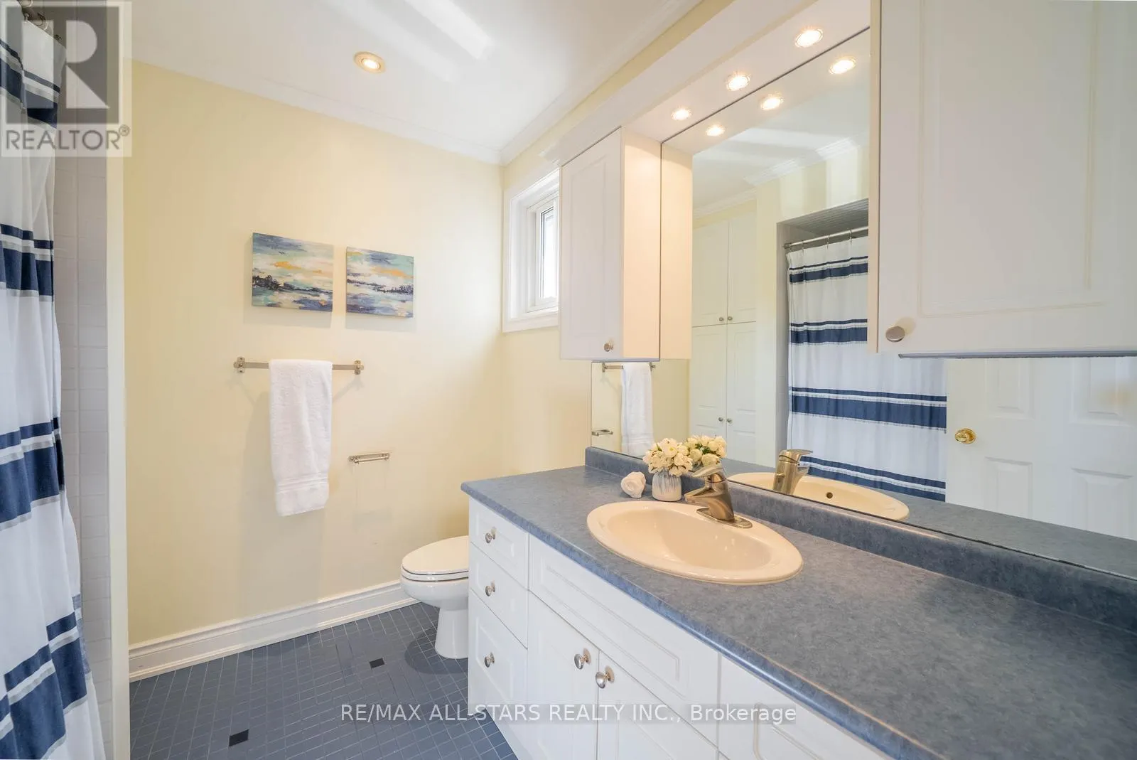 28 COBBLESTONE DRIVE