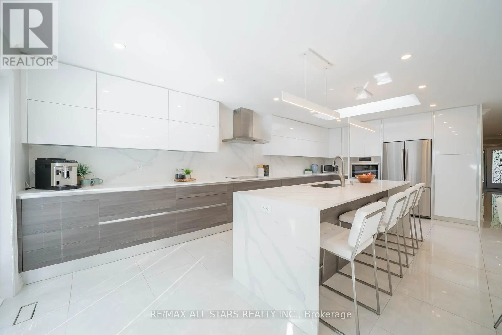 28 COBBLESTONE DRIVE