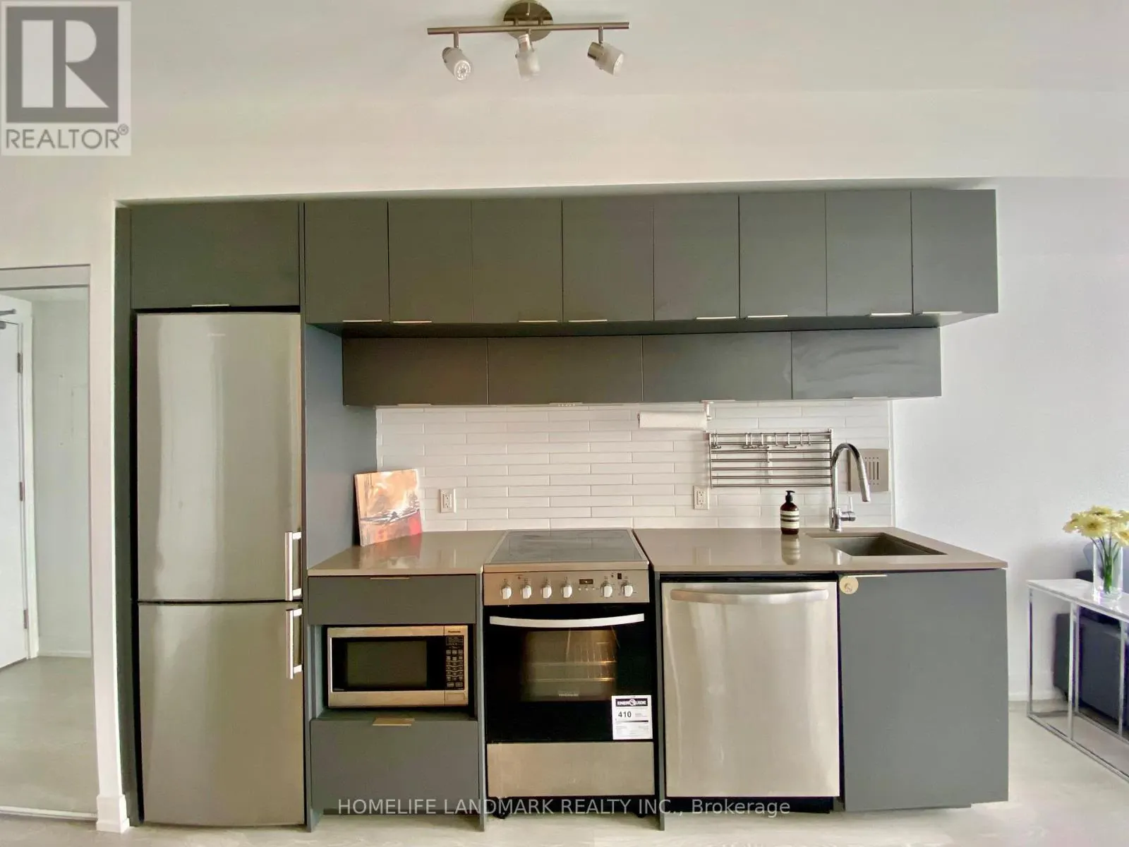 4206 - 181 DUNDAS STREET E