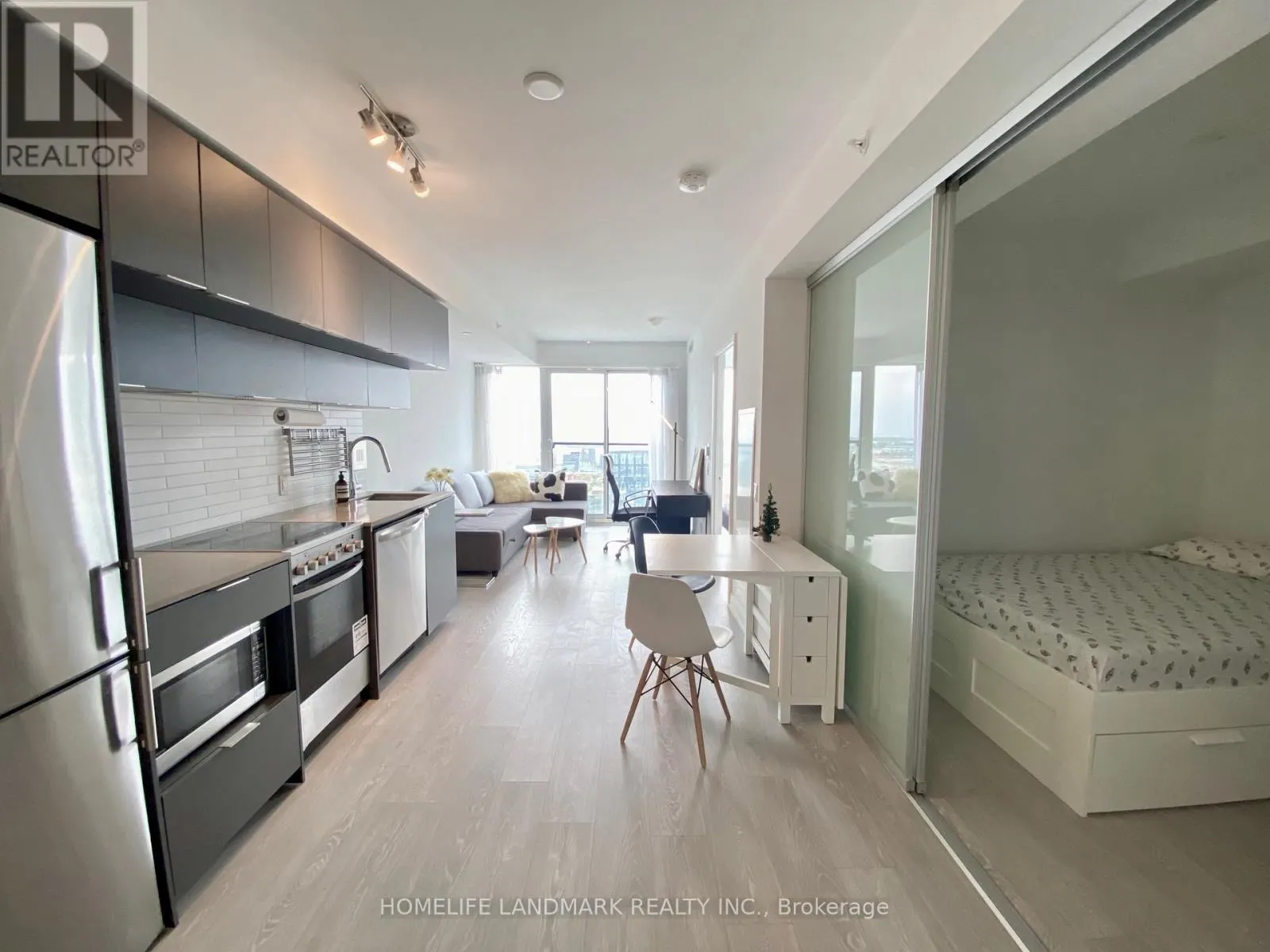 4206 - 181 DUNDAS STREET E