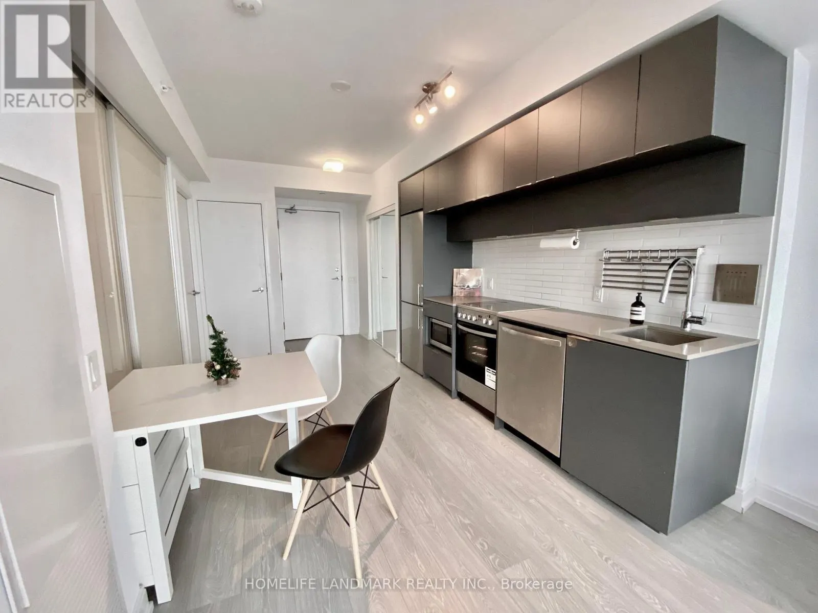4206 - 181 DUNDAS STREET E