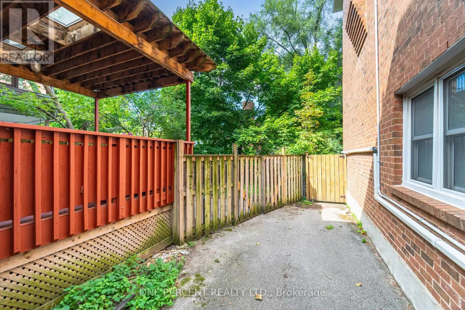 226 BROADWAY AVENUE